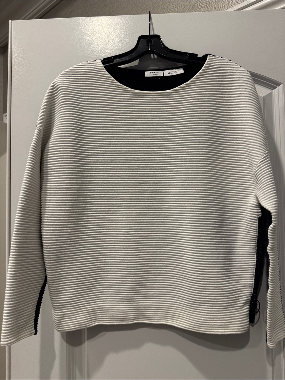 Akris PuntoWomen’s White Ribbed Crewneck Sweater with navy back.